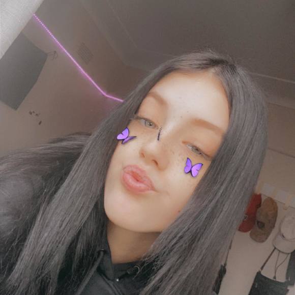 Meet your Posher, Alexis - Picture 1 of 1